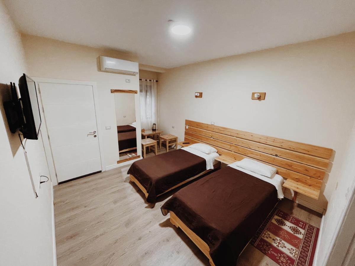 At Pikotiko'S - Korca City Rooms For Rent ภายนอก รูปภาพ