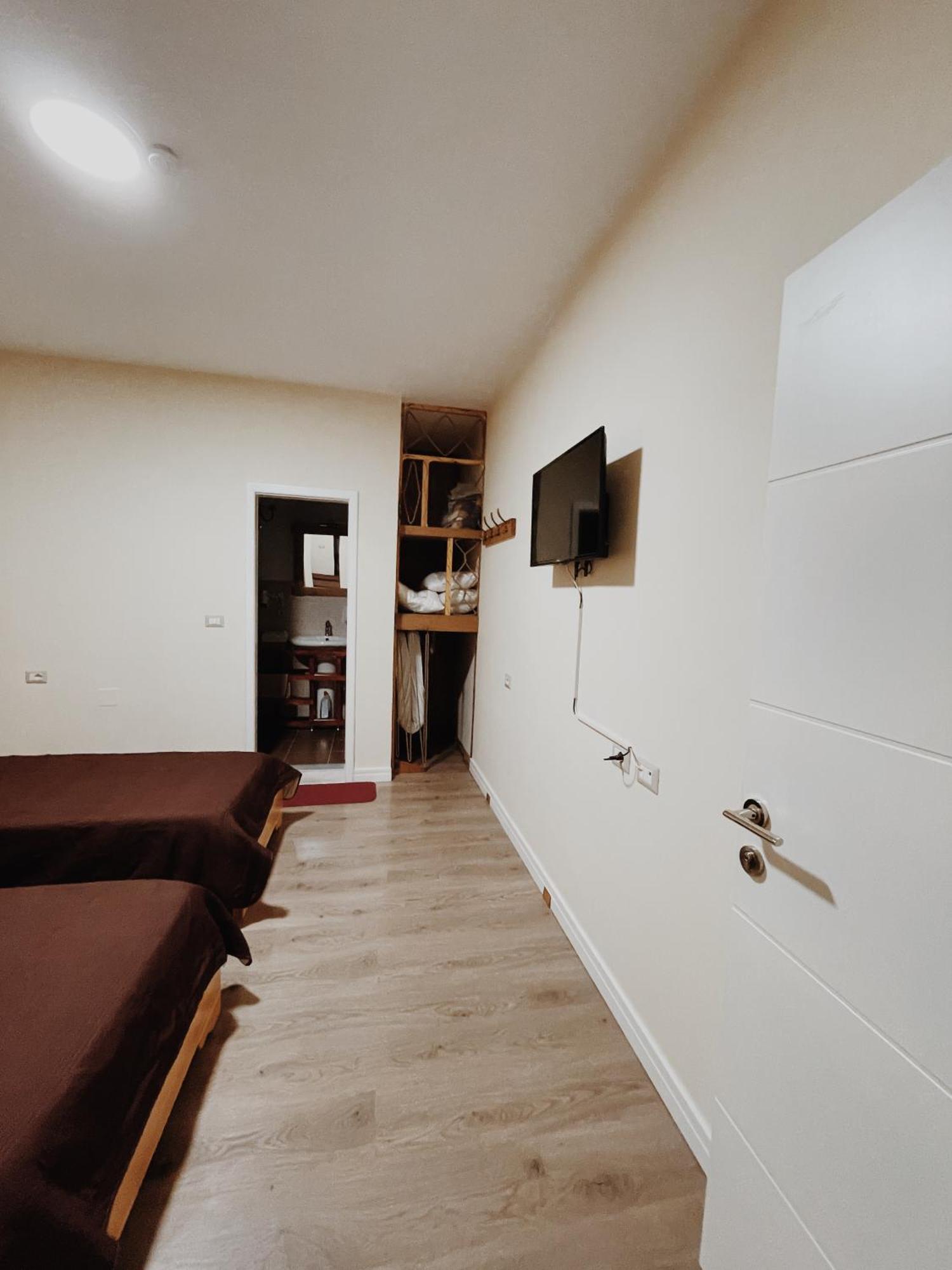 At Pikotiko'S - Korca City Rooms For Rent ภายนอก รูปภาพ