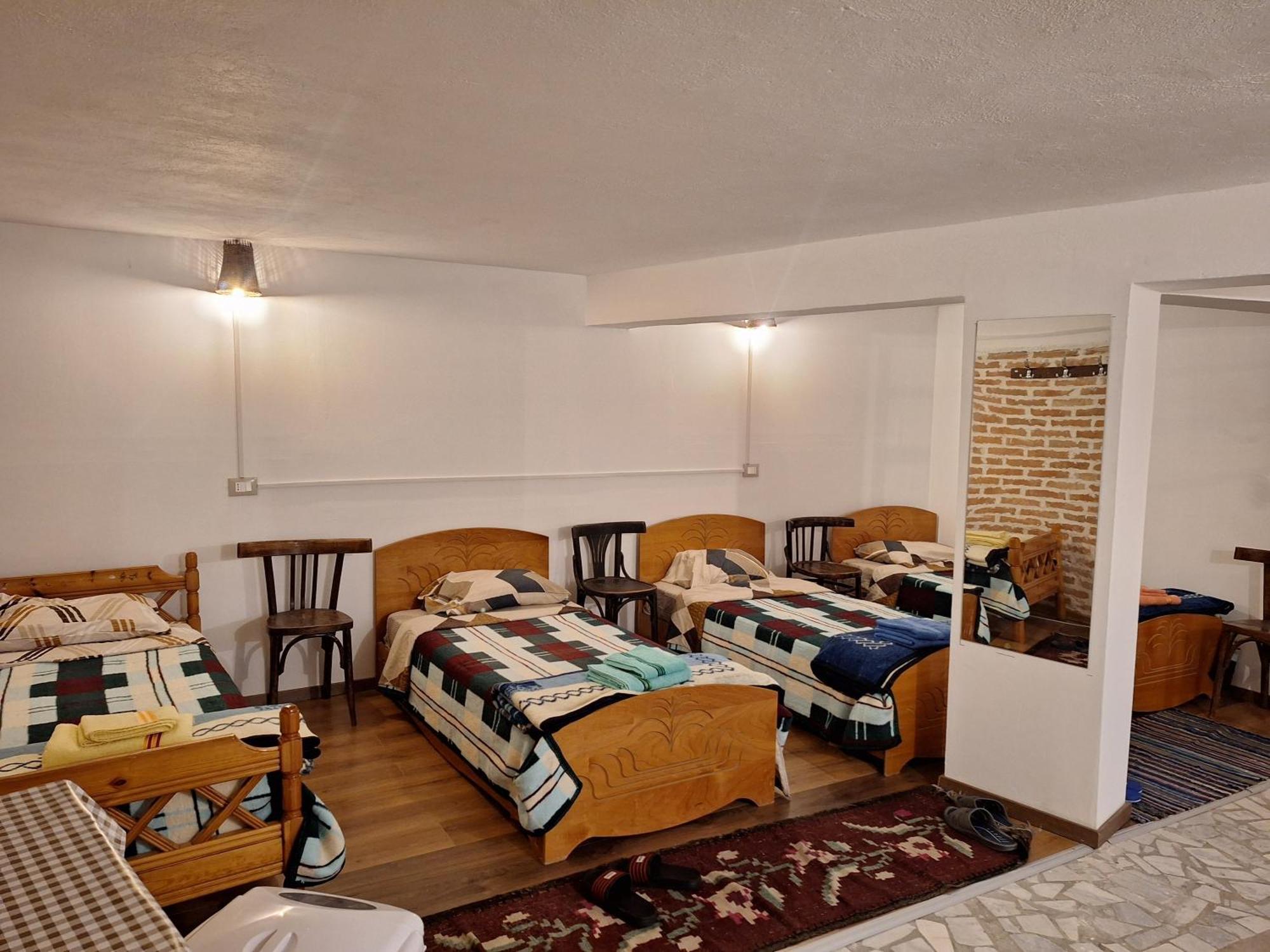 At Pikotiko'S - Korca City Rooms For Rent ภายนอก รูปภาพ