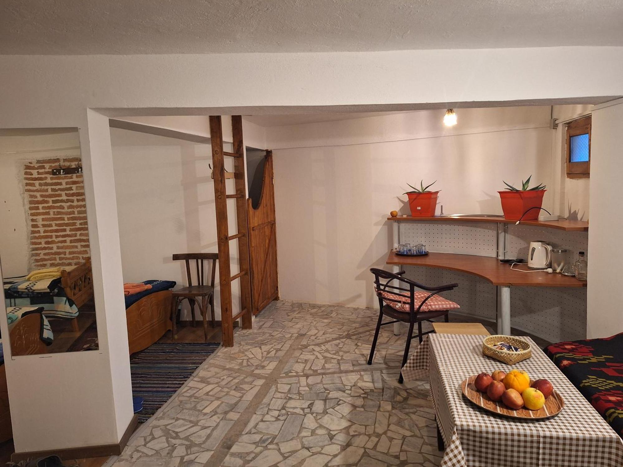 At Pikotiko'S - Korca City Rooms For Rent ภายนอก รูปภาพ