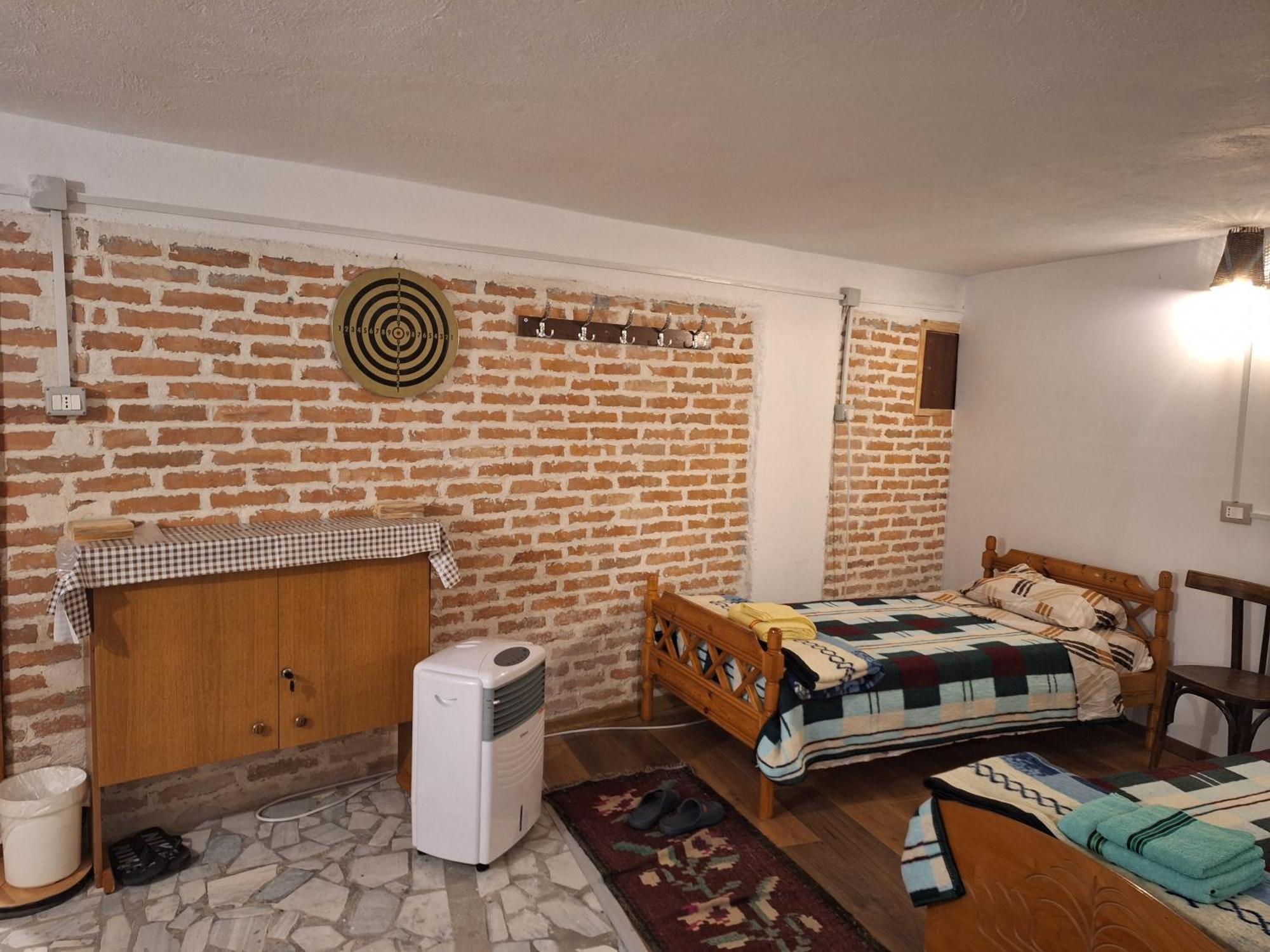 At Pikotiko'S - Korca City Rooms For Rent ภายนอก รูปภาพ