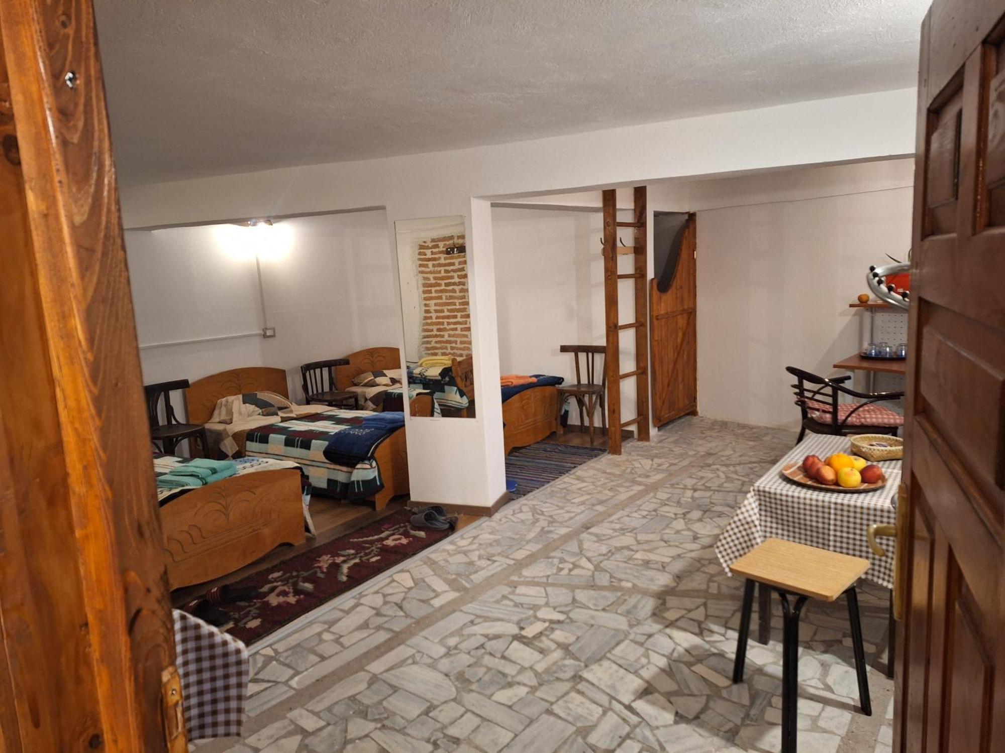 At Pikotiko'S - Korca City Rooms For Rent ภายนอก รูปภาพ