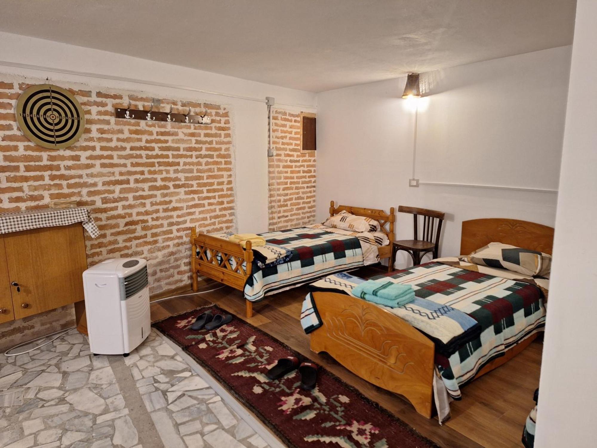 At Pikotiko'S - Korca City Rooms For Rent ภายนอก รูปภาพ