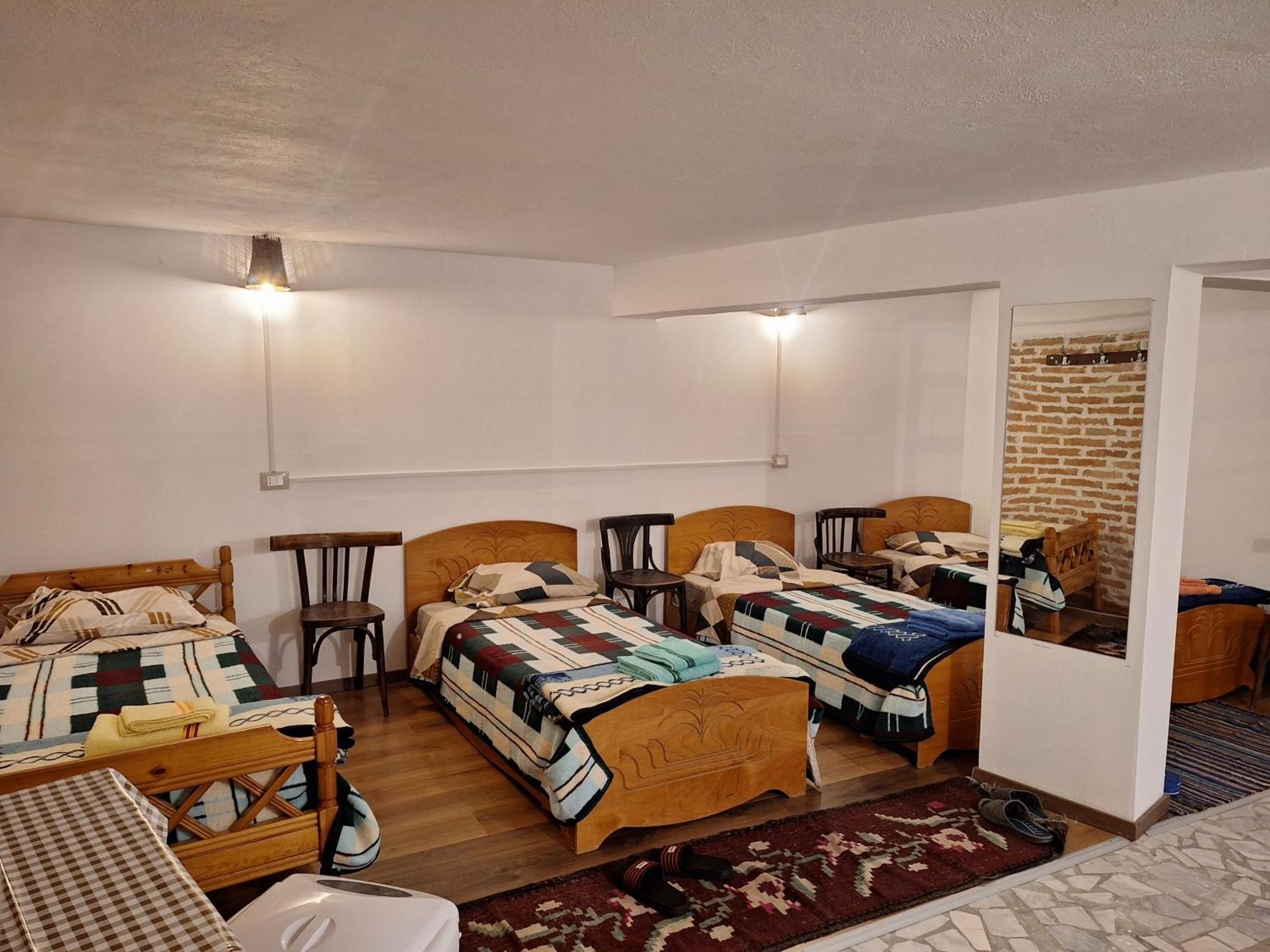 At Pikotiko'S - Korca City Rooms For Rent ภายนอก รูปภาพ