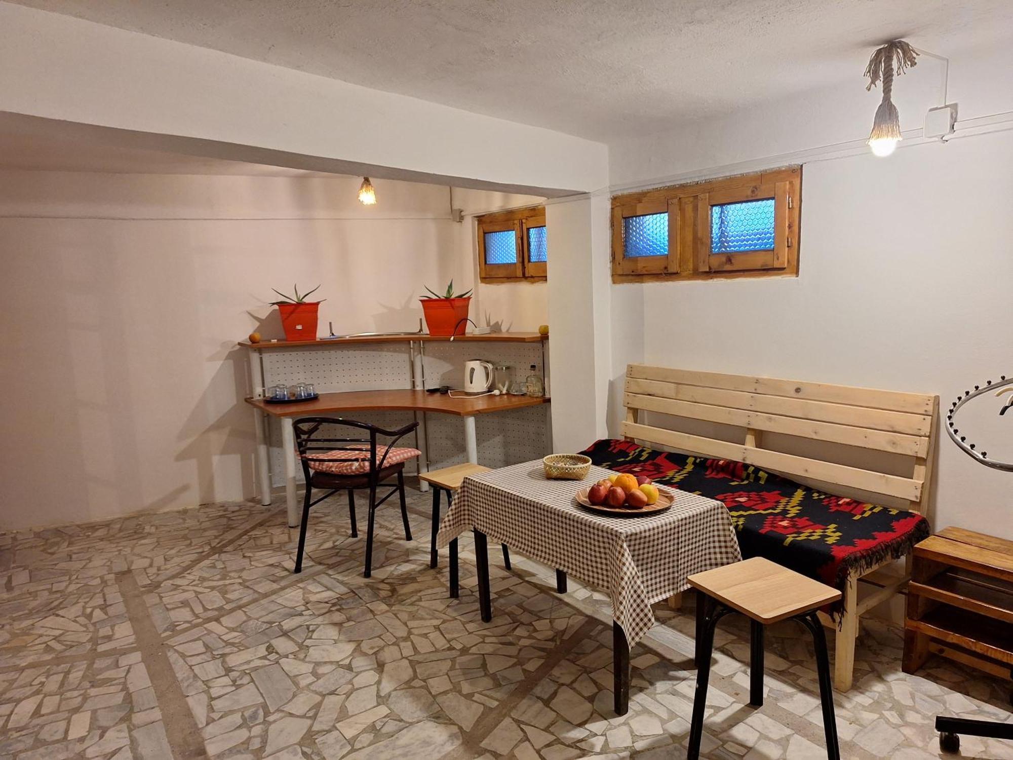At Pikotiko'S - Korca City Rooms For Rent ภายนอก รูปภาพ