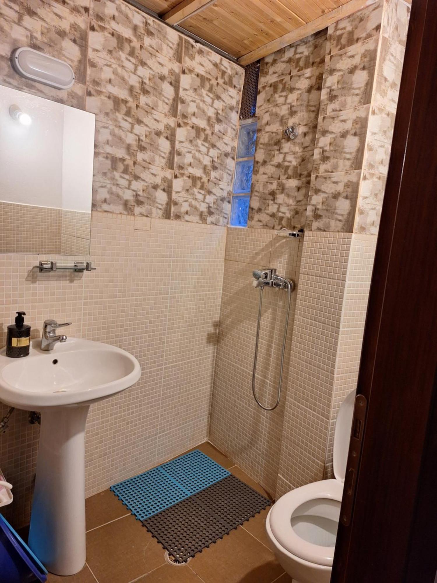 At Pikotiko'S - Korca City Rooms For Rent ภายนอก รูปภาพ